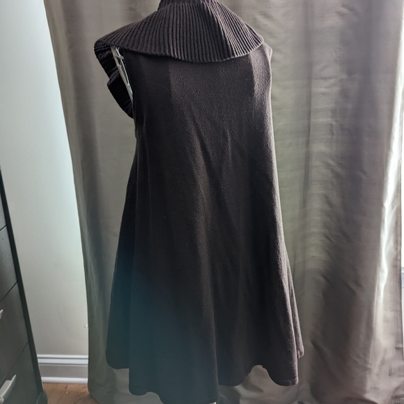 Vest with Ruffles - Picture 5 of 6